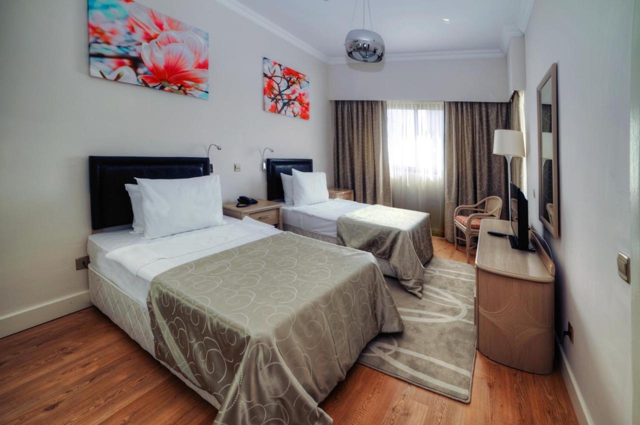 Jasmine Court Hotel & Casino Girne Buitenkant foto